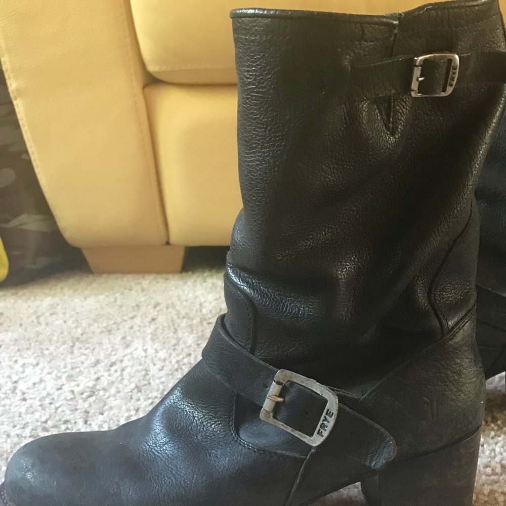 Frye Veronica short leather boots